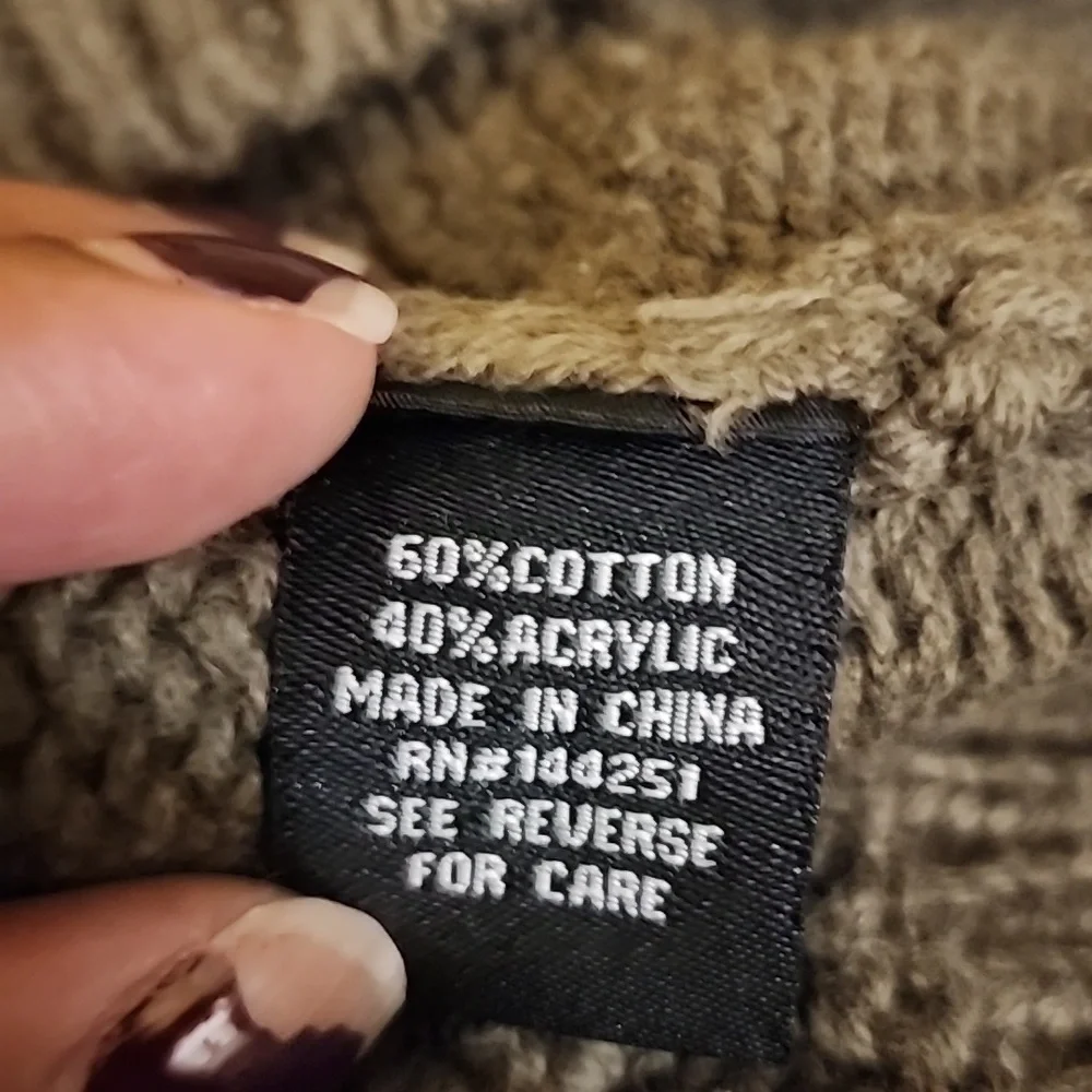 Moon & Madison Cropped Cable Knit Sweater - Picture 6 of 7